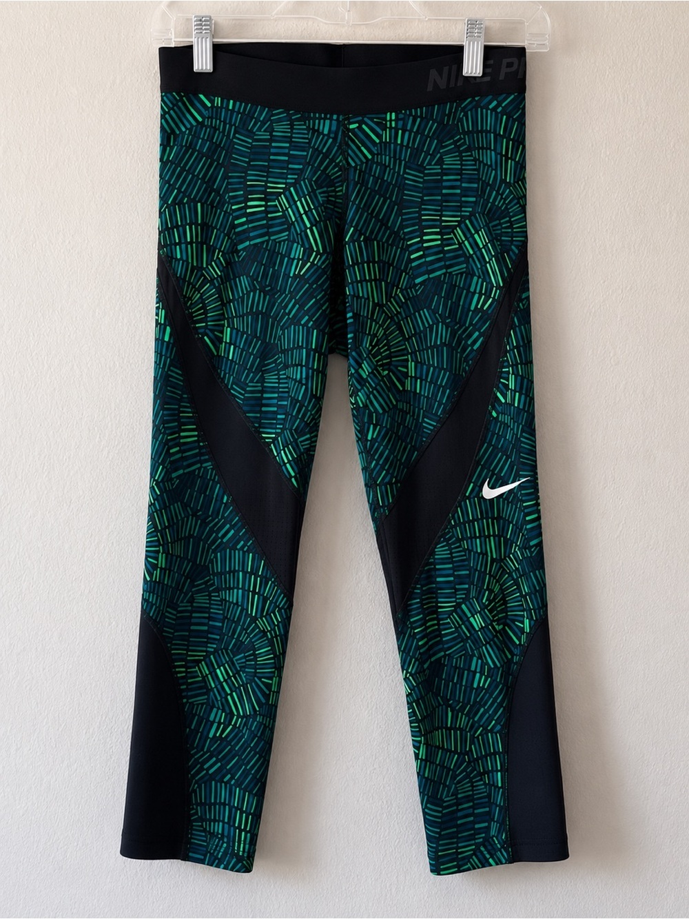 Nike Women Pro Dry-Fit Cropped Leggings with Green Geometric Print SZ
